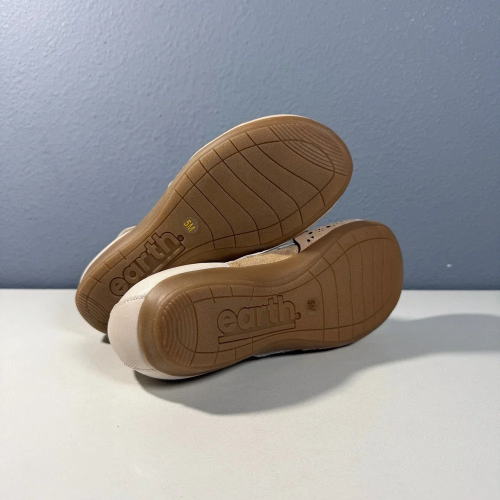 Earth Origins Brynn Ivory Leather Laser Cut Mary Jane‎ Flats ETBRYNN-QV  5M